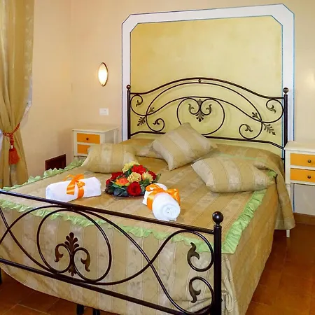 Cav D'italia E Falco Pescator Ferienhaus *