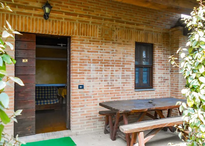 Cav D'italia E Falco Pescator 度假居