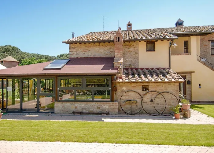 Cav D'italia E Falco Pescator 拉戈堡